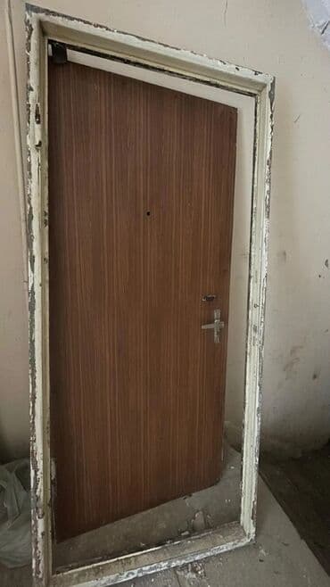 Giriş qapısı komplekt - Material: metal karkaslı qapı yarpağı, taxta lalafo.az -da Giriş qapısı komplekt - Material: metal karkaslı qapı yarpağı, taxta