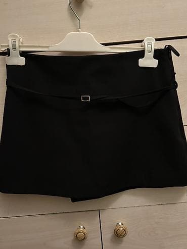 Qara mini şort-ətək (skort) - Rəng: qara - Model: ön hissədə səhərli lalafo.az -da Qara mini şort-ətək (skort) - Rəng: qara - Model: ön hissədə səhərli