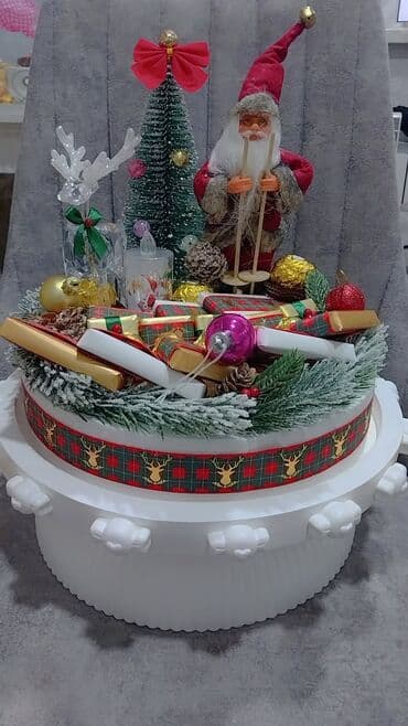 Qab + yigilma dekor - Şən Santa fiquru, mini şam ağacı və qırmızı lalafo.az -da Qab + yigilma dekor - Şən Santa fiquru, mini şam ağacı və qırmızı