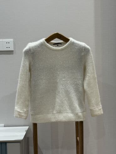 Qadın sviteri – ağ rəng, parıltılı trikotaj - Model: dairəvi yaxalı lalafo.az -da Qadın sviteri – ağ rəng, parıltılı trikotaj - Model: dairəvi yaxalı