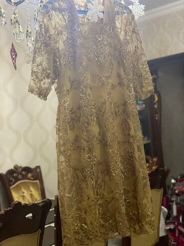 Zitafet geyimi buserli bahali parcadan tikilib,altinin astari lalafo.az -da Zitafet geyimi buserli bahali parcadan tikilib,altinin astari