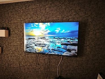 Divara quraşdırılmış böyük ekranlı Smart TV. - Ekran: nazik lalafo.az -da Divara quraşdırılmış böyük ekranlı Smart TV. - Ekran: nazik