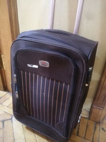 Tekerli cemodan ölcüsü 50"35"20 sm. Normal veziyetde ünvan neftciər lalafo.az -da Tekerli cemodan ölcüsü 50"35"20 sm. Normal veziyetde ünvan neftciər