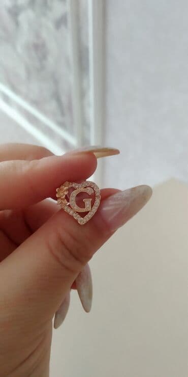 Qəlb formalı zərif bəzək/aksesuar asqısı. - Rəng: qızılı. - Dizayn lalafo.az -da Qəlb formalı zərif bəzək/aksesuar asqısı. - Rəng: qızılı. - Dizayn