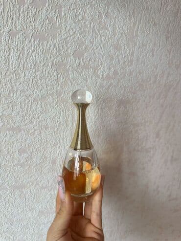 Dior Jadore biraz islenib 50 mldir satılır 90 azn karopkasi yoxdur lalafo.az -da Dior Jadore biraz islenib 50 mldir satılır 90 azn karopkasi yoxdur