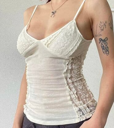 Ağ rəngli zərif krujeva detallı qadın topu M razmer - Model: nazik lalafo.az -da Ağ rəngli zərif krujeva detallı qadın topu M razmer - Model: nazik