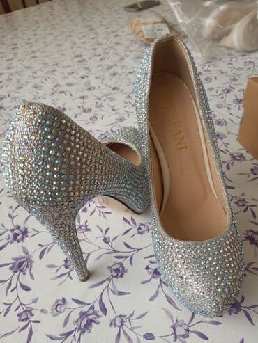 Tuflilər, Ölçü: 36, rəng - Gümüşü, İşlənmiş lalafo.az -da Tuflilər, Ölçü: 36, rəng - Gümüşü, İşlənmiş