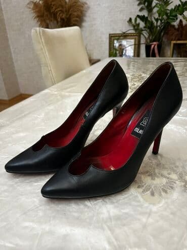 Qadın klassik ayaqqabıları – dəri, iti burunlu, nazik dabanlı model lalafo.az -da Qadın klassik ayaqqabıları – dəri, iti burunlu, nazik dabanlı model