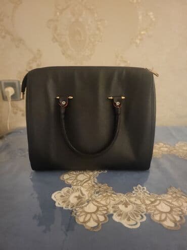 Qara qadın əl çantası - Klassik, minimal dizayn - Sərt formaya malik lalafo.az -da Qara qadın əl çantası - Klassik, minimal dizayn - Sərt formaya malik