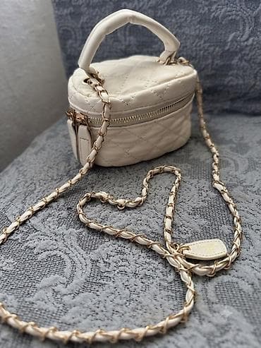 Zərif mini çiyin çantası - Rəng: krem/ivori - Forma: kompakt, oval lalafo.az -da Zərif mini çiyin çantası - Rəng: krem/ivori - Forma: kompakt, oval