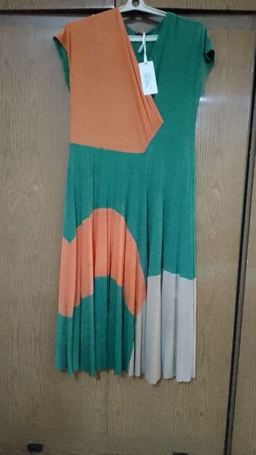 Rəngli qadın paltarı və şərf dəsti - Stil: A-kəsimli, dizdən aşağı lalafo.az -da Rəngli qadın paltarı və şərf dəsti - Stil: A-kəsimli, dizdən aşağı