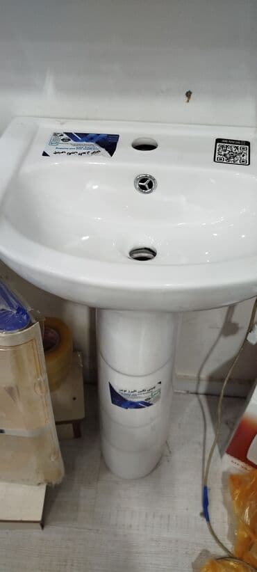 Ağ keramika ayaqlı əl-üz yuma çanağı (pedestal lavabosu) - Material lalafo.az -da Ağ keramika ayaqlı əl-üz yuma çanağı (pedestal lavabosu) - Material