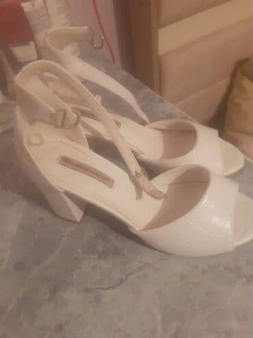 Gencede, yaxsi veziyyete basanoska,36 razmer lalafo.az -da Gencede, yaxsi veziyyete basanoska,36 razmer