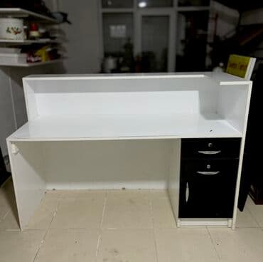 Sifarişlə ofis divanları: Resepsiyon/iş masası – ağ və qara rəng kombinasiyası Xüsusiyyətlər: - lalafo.az -da — 1 Sifarişlə ofis divanları: Resepsiyon/iş masası – ağ və qara rəng kombinasiyası Xüsusiyyətlər: - — 1