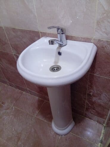 Duş üçün kranlar: Pedestal tipli hamam lavabosu və qarışdırıcı kran - Model: sütun lalafo.az -da — 1 Duş üçün kranlar: Pedestal tipli hamam lavabosu və qarışdırıcı kran - Model: sütun — 1