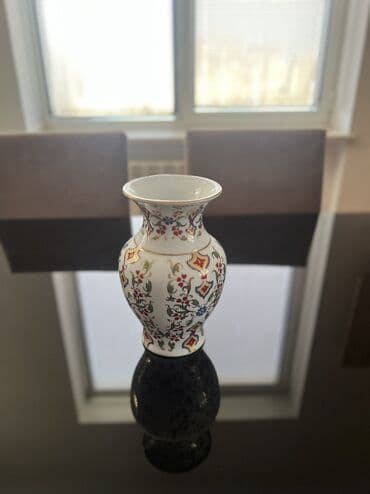 Bir vaza, Farfor lalafo.az -da Bir vaza, Farfor