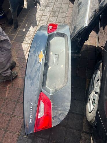 Chevrolet Malibu markalı avtomobilin arxa baqaj qapısı. Boz rəngdədir lalafo.az -da Chevrolet Malibu markalı avtomobilin arxa baqaj qapısı. Boz rəngdədir