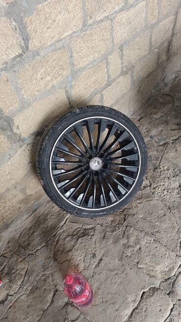 Mercedes-Benz üslubunda yüngül lehimli disk və şin komplekti 245 35 19 lalafo.az -da Mercedes-Benz üslubunda yüngül lehimli disk və şin komplekti 245 35 19