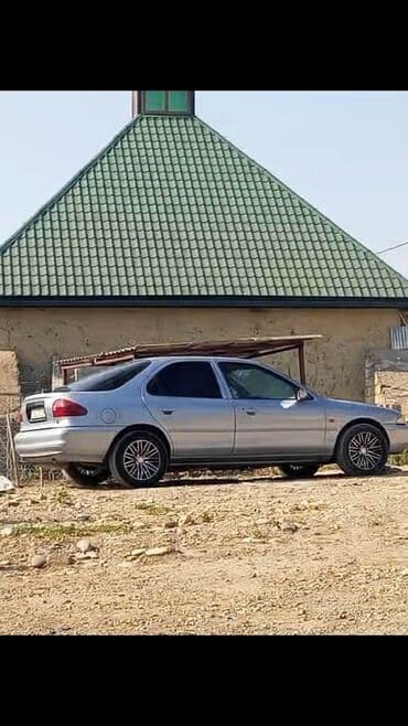 Gümüşü rəngli 4 qapılı sedan. Xarici:karpkada prabelm var təcili lalafo.az -da Gümüşü rəngli 4 qapılı sedan. Xarici:karpkada prabelm var təcili