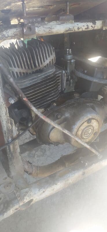 Yük daşınması üçün nəzərdə tutulmuş üç təkərli skuter. Bu nəqliyyat lalafo.az -da Yük daşınması üçün nəzərdə tutulmuş üç təkərli skuter. Bu nəqliyyat