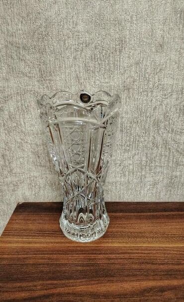 Bir vaza, Xrustal lalafo.az -da Bir vaza, Xrustal