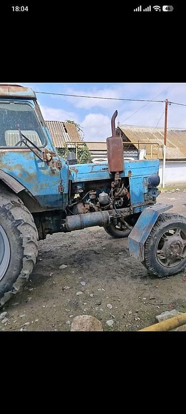 Mavi rəngli təkərli traktor - Korpus: kabinli, ön və arxa lalafo.az -da Mavi rəngli təkərli traktor - Korpus: kabinli, ön və arxa