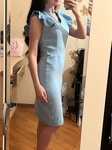 Göy rəngli qolsuz qadın geyimi – dizə qədər dar kəsimli lalafo.az -da Göy rəngli qolsuz qadın geyimi – dizə qədər dar kəsimli