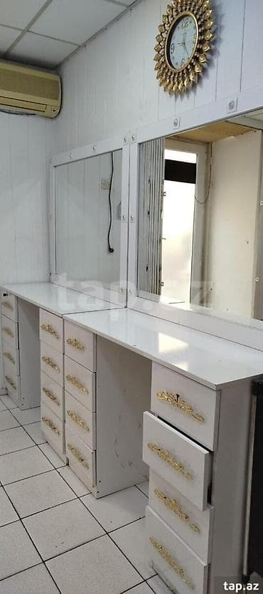 Salon mebeli 150 Azn satılır.1 ədəd qalıb.Üstündə 1 2 cızığı var lalafo.az -da Salon mebeli 150 Azn satılır.1 ədəd qalıb.Üstündə 1 2 cızığı var