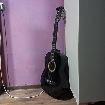 Гитара чёрная. в хорошем состоянии. с ним идёт вместе черный чехол и lalafo.az -da Гитара чёрная. в хорошем состоянии. с ним идёт вместе черный чехол и