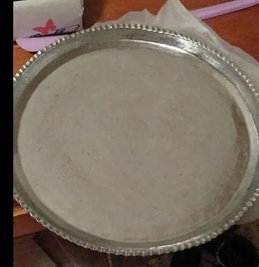 Metaldan böyük dairəvi sinilər/tray. - Material: ehtimalən alüminium at lalafo.az Metaldan böyük dairəvi sinilər/tray. - Material: ehtimalən alüminium