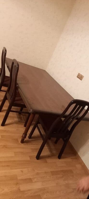 Qonaq masası, İşlənmiş, Açılmayan, Taxta, Dördbucaq masa lalafo.az -da Qonaq masası, İşlənmiş, Açılmayan, Taxta, Dördbucaq masa