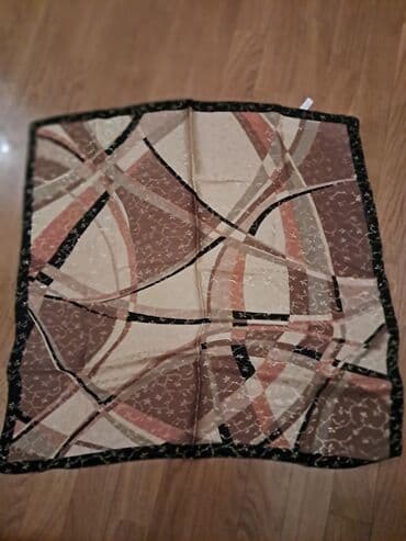 İpək yaylıq/şərf - Material: 100% ipək (etiketdə göstərilib) - Naxış lalafo.az -da İpək yaylıq/şərf - Material: 100% ipək (etiketdə göstərilib) - Naxış