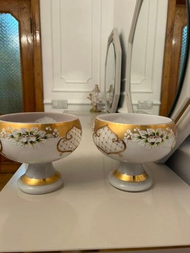 Bu, qızılı haşiyəli və ağ çiçək naxışlı, ağ meyvə vazaları 2 ədəd lalafo.az -da Bu, qızılı haşiyəli və ağ çiçək naxışlı, ağ meyvə vazaları 2 ədəd