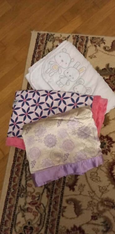 Отдам все, что на фото, нуждающейся семье:наматрасник, 6 одеялок, 6 lalafo.az -da Отдам все, что на фото, нуждающейся семье:наматрасник, 6 одеялок, 6