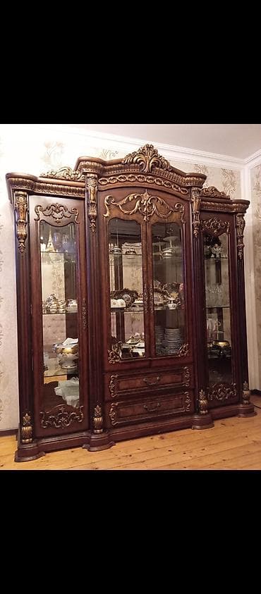 Klassik üslubda vitrinli bufet - Material: tünd qəhvəyi tonlarda lalafo.az -da Klassik üslubda vitrinli bufet - Material: tünd qəhvəyi tonlarda