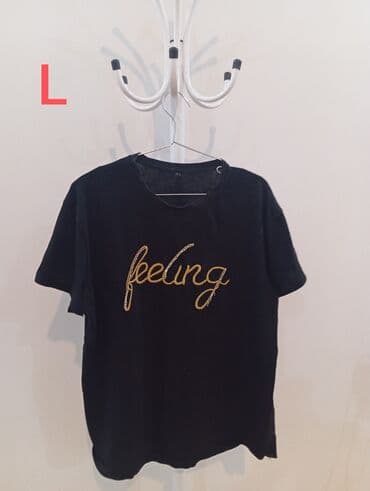 Qara rəngli qısaqol köynək. Ön hissədə “feeling” yazısı zərif lalafo.az -da Qara rəngli qısaqol köynək. Ön hissədə “feeling” yazısı zərif