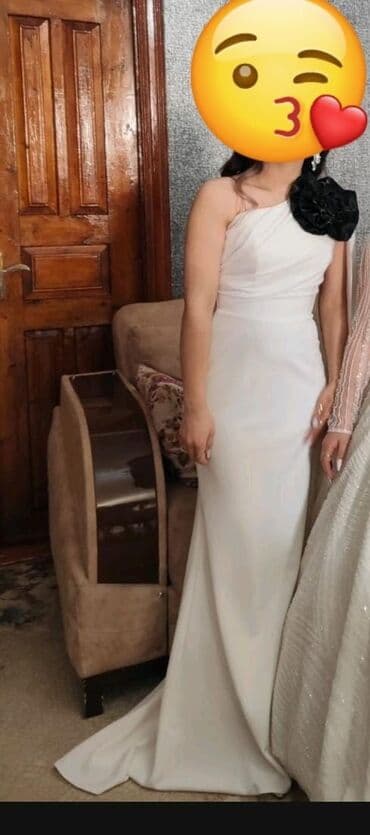 Bir dəfə geyinilib lalafo.az -da Bir dəfə geyinilib