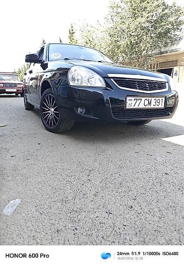 Avtomobil: Qara rəngli sedan Xüsusiyyətlər: - Kuzov: 4 qapılı sedan at lalafo.az Avtomobil: Qara rəngli sedan Xüsusiyyətlər: - Kuzov: 4 qapılı sedan
