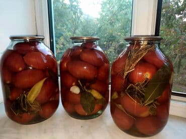 Ləpələr: Şüşə bankalarda pomidor turşusu satışa çıxarılır. Hər bankada qırmızı lalafo.az -da — 2 Ləpələr: Şüşə bankalarda pomidor turşusu satışa çıxarılır. Hər bankada qırmızı — 2