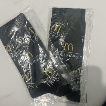 Qara rengde Mc Friends corabları 500 xalla alınıb her biri 50 azn lalafo.az -da Qara rengde Mc Friends corabları 500 xalla alınıb her biri 50 azn