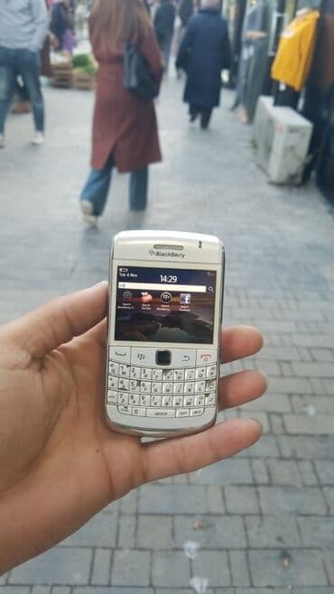 Blackberry Bold, rəng - Gümüşü, Düyməli lalafo.az -da Blackberry Bold, rəng - Gümüşü, Düyməli