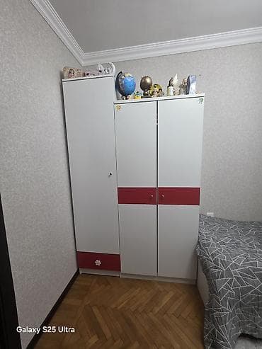 İşlənmiş, 3 qapılı, Siyirməli, Qırmızı, Digər material, Açılan, Düz dolab lalafo.az -da İşlənmiş, 3 qapılı, Siyirməli, Qırmızı, Digər material, Açılan, Düz dolab