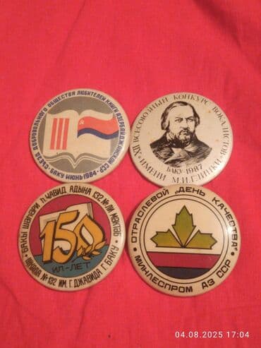 Dörd ədəd üzərində müxtəlif emblemlər və mətnlər olan dəyirmi Sovet lalafo.az -da Dörd ədəd üzərində müxtəlif emblemlər və mətnlər olan dəyirmi Sovet