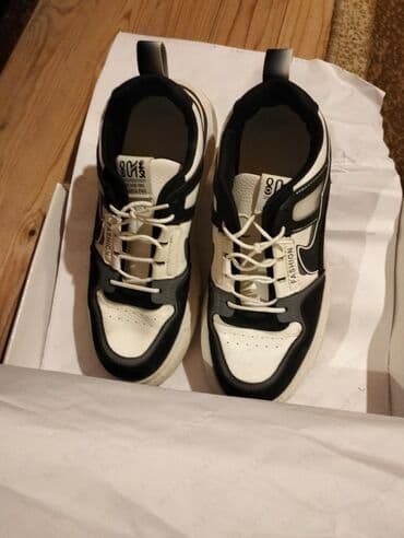 Sport ayakkabı 35 AZN ciddi alıcıya endirim olunacaq lalafo.az -da Sport ayakkabı 35 AZN ciddi alıcıya endirim olunacaq