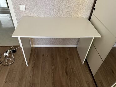 İşlənmiş, Dördbucaq masa lalafo.az -da İşlənmiş, Dördbucaq masa