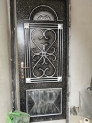 Agir qapidi teze qapidi eyni vaxta qoyulub darvaza Ile bir yerde lalafo.az -da Agir qapidi teze qapidi eyni vaxta qoyulub darvaza Ile bir yerde