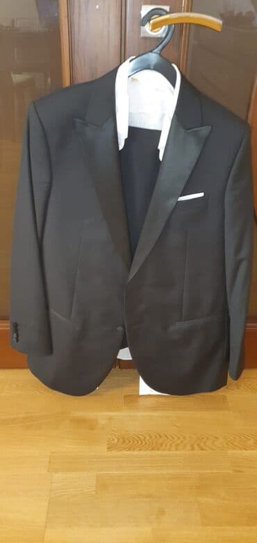 Emiland kostyumu. Keyfiyyətli Italyan parçasından tikilib. Çox az lalafo.az -da Emiland kostyumu. Keyfiyyətli Italyan parçasından tikilib. Çox az