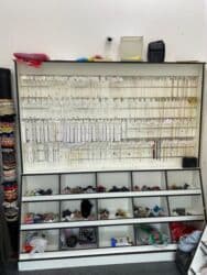 500 ədəd 10 sm asılqan ilə 3 vitrin satılır.Qiymət 500 manat lalafo.az -da 500 ədəd 10 sm asılqan ilə 3 vitrin satılır.Qiymət 500 manat