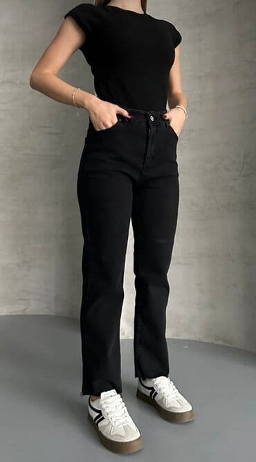 Qadınlar üçün qara şalvar cins - Kəsim: düz, yüngülcə daralan balaq - lalafo.az -da Qadınlar üçün qara şalvar cins - Kəsim: düz, yüngülcə daralan balaq -