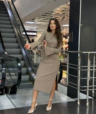 Qara rengdedi, 175 azn alınıb30 azn satılır.36-38 ölçü lalafo.az -da Qara rengdedi, 175 azn alınıb30 azn satılır.36-38 ölçü